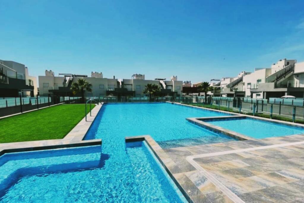 Black Sun. Modern Penthouse In Torrevieja Esterno foto
