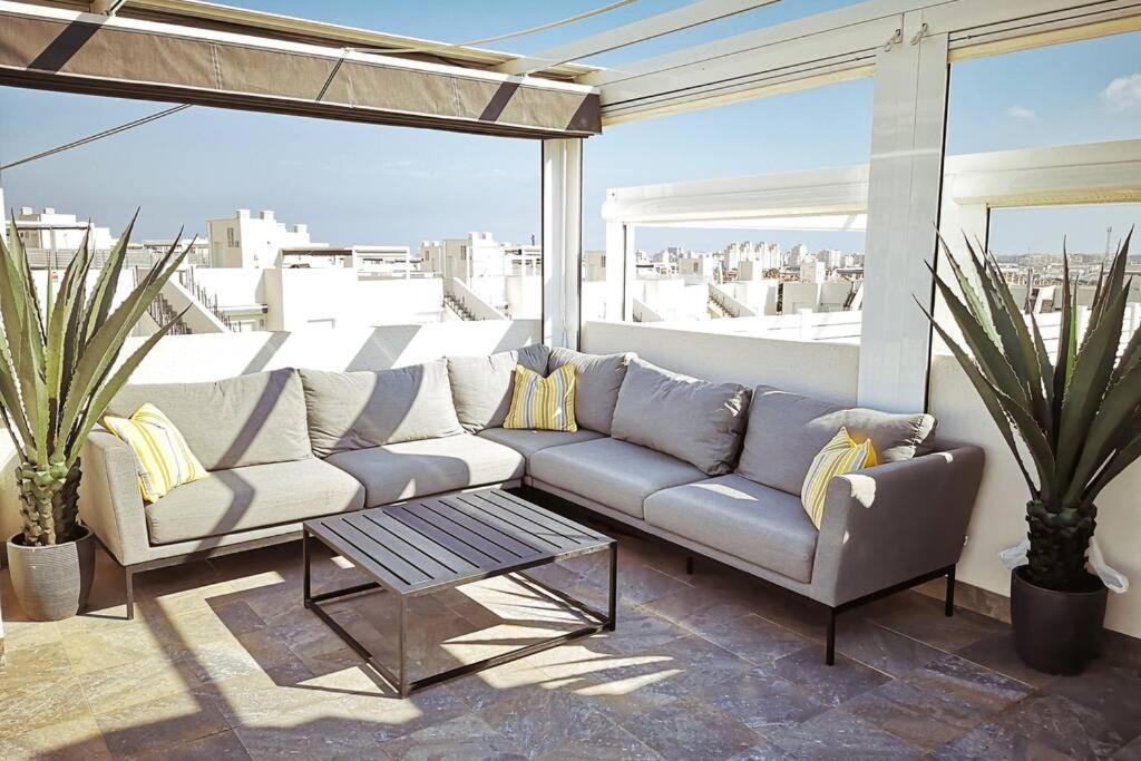 Black Sun. Modern Penthouse In Torrevieja Esterno foto