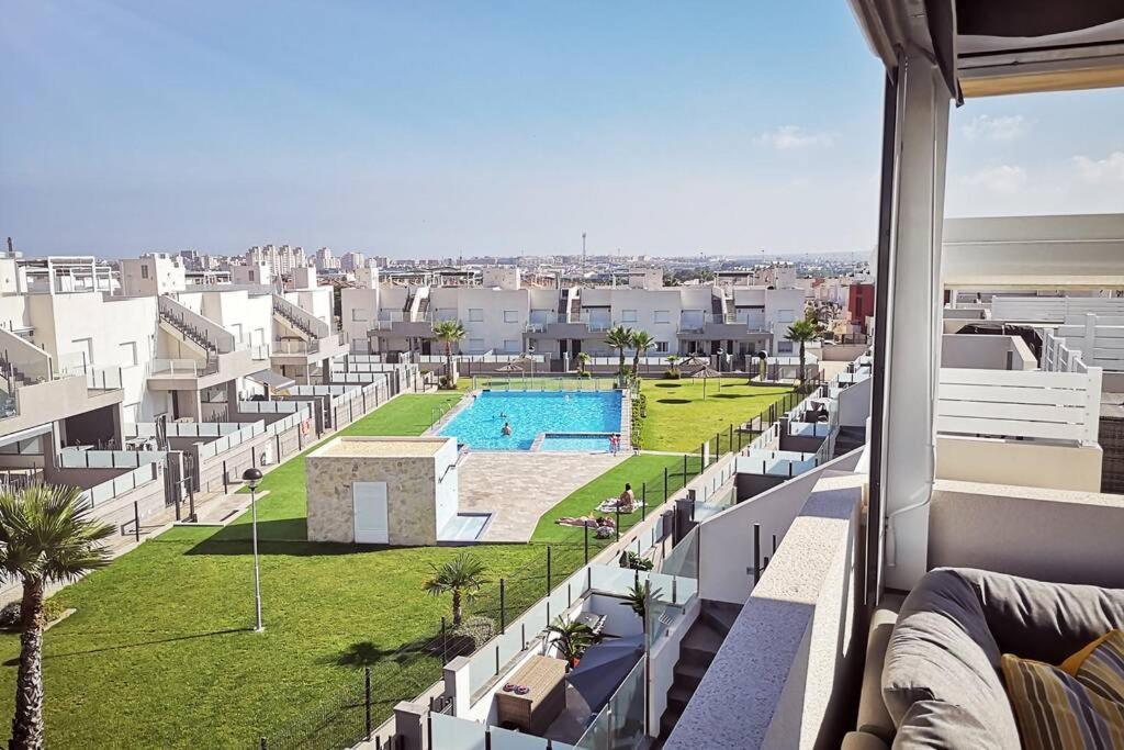 Black Sun. Modern Penthouse In Torrevieja Esterno foto